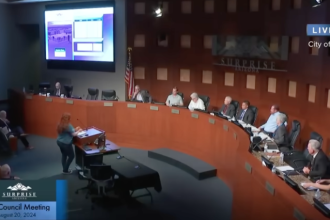 arizona-city-repeals-speech-ban-that-got-mom-dragged-out-of-council-meeting-after-criticizing-officials