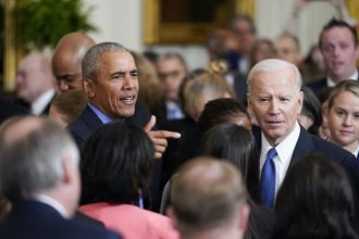 watch:-fascinating-exchange-between-obama-and-biden-at-ethel-kennedy-memorial-goes-viral