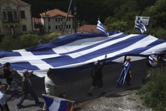 dumb-bigot-rips-down-flag-in-an-act-of-anti-semitism-before-realizing-it’s-actually-a-greek-flag-(watch)