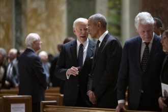 oh-my:-lip-reader-has-figured-out-that-conversation-between-obama-and-biden-at-memorial-service