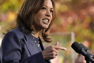 ‘joe-biden-is-not-on-the-ballot’:-kamala’s-biggest-dodge