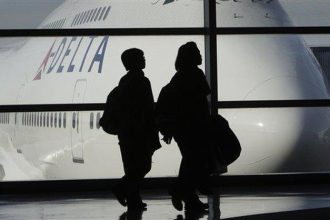 veteran-allegedly-forced-to-change-out-of-‘offensive’-shirt-on-flight