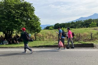 migrant-caravan-headed-for-border-ahead-of-election