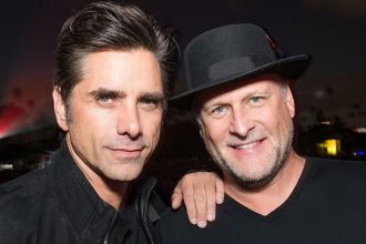 actor-dave-coulier-sets-the-record-straight-after-‘full-house’-co-star-john-stamos’-cancer-gesture-causes-controversy