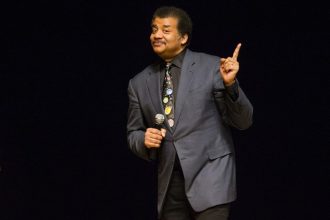 sour-grapes:-watch-as-neil-degrasse-tyson-dumps-on-elon-musk’s-plan-to-visit-mars