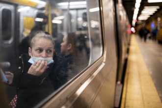 stabby-new-year:-knife-wielding-criminal-on-the-loose-in-nyc-after-attacking-two-on-subway