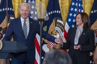 biden-struggles-through-briefing-on-la-fires,-makes-inappropriate-remark-that-earns-a-look-from-kamala