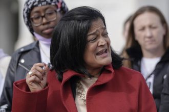 hot-takes:-pramila-jayapal-hears-about-it-after-‘idiotic’-tweet-about-a-burning-los-angeles-mcdonald’s