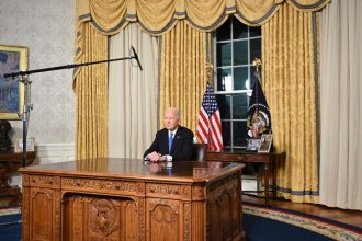 pool-photographer-catches-embarrassing-detail-during-biden’s-last-address-–-can-you-spot-it?