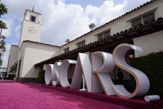 the-show-must-go-on?-stephen-king-calls-for-oscars-to-be-canceled-in-wake-of-la.-wildfires