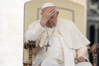 pope-francis-in-critical-condition-after-being-diagnosed-with-pneumonia